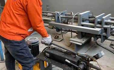 Test the endurance of the lead screw <br>Equipment Name: Horizontal Tensile Compression Testing Machine