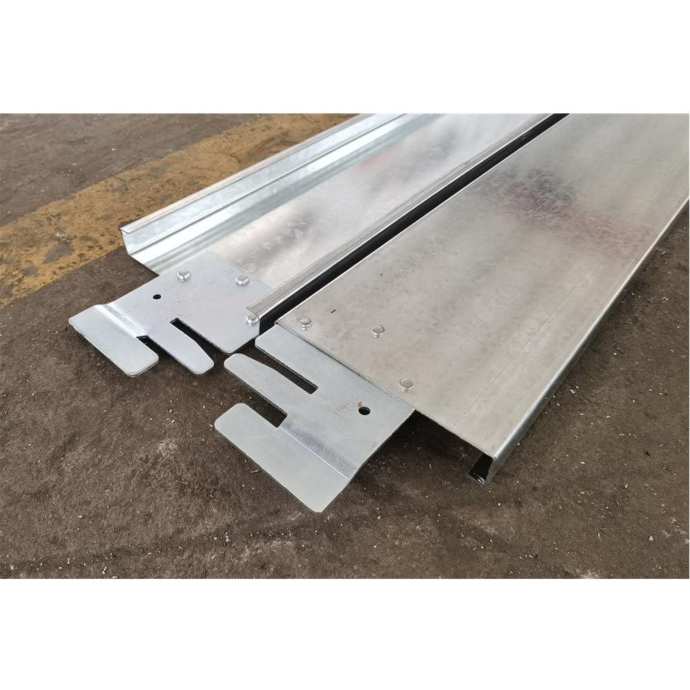 Multidirectional scaffolding toe board