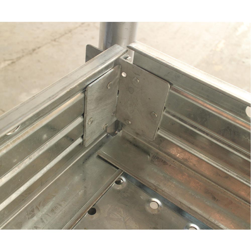 Multidirectional scaffolding toe board