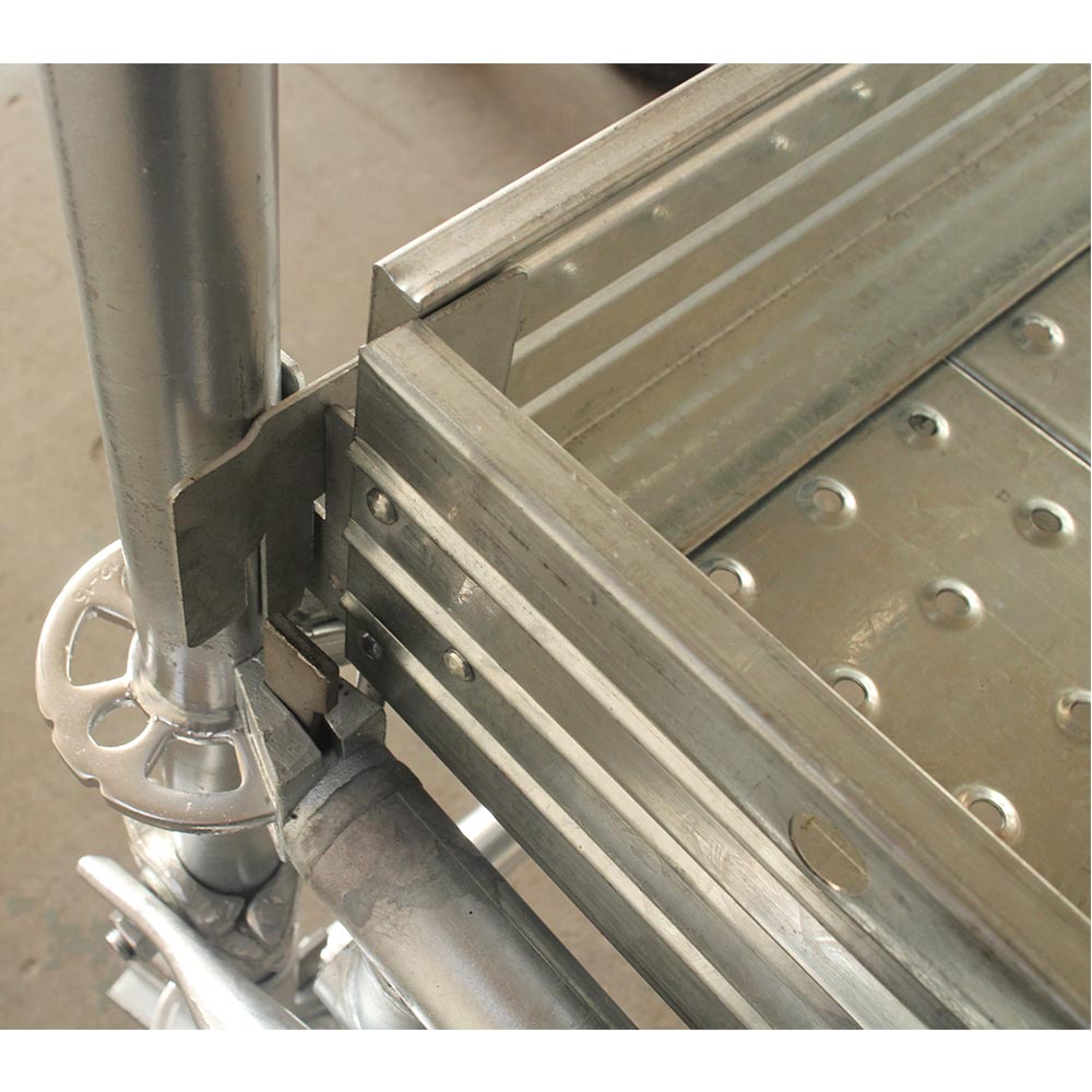 Multidirectional scaffolding toe board