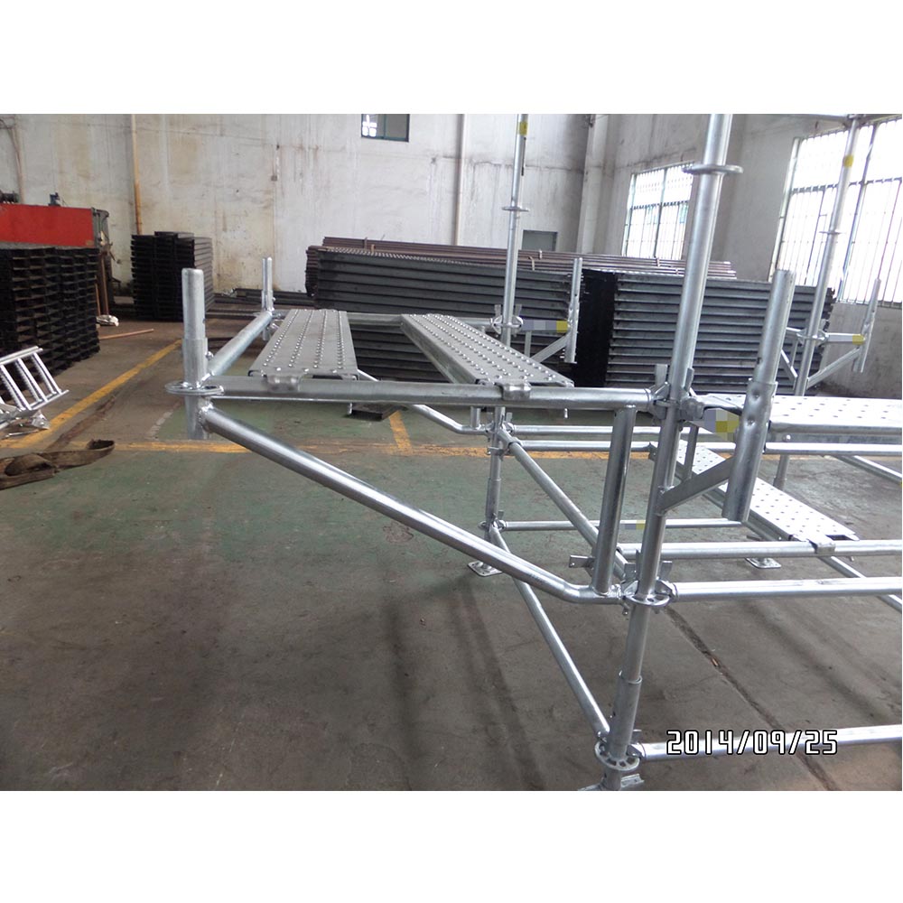 Multidirectional scaffolding side bracket