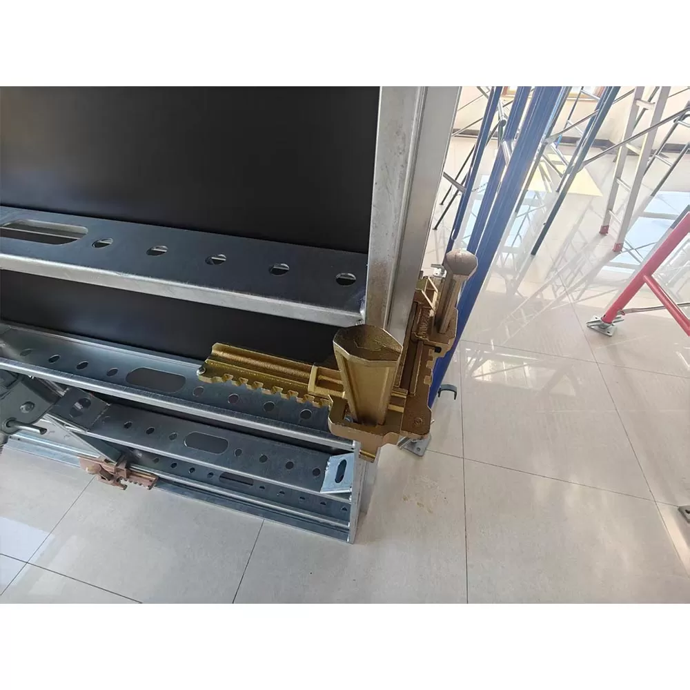 Formwork Outer Corner Clamp